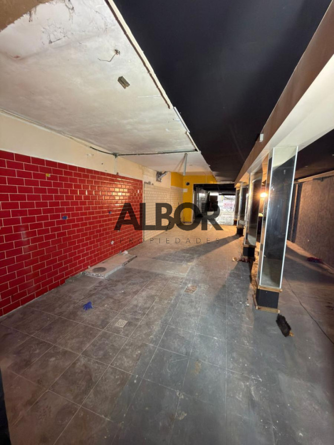 Local Comercial ID.1358 - Alquiler local comercial al frente 319 m² - Pocitos 