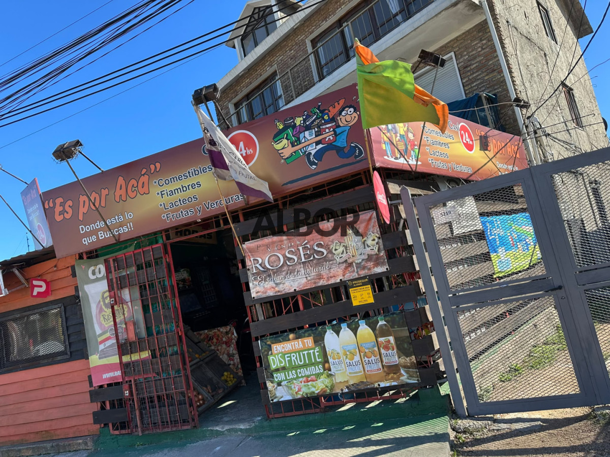 Local Comercial ID.1465 - Venta llave de negocio almacen 24 hs - buen fluido de clientela zona de alto transito