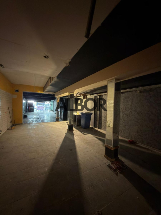 Local Comercial ID.1358 - Alquiler local comercial al frente 319 m² - Pocitos 