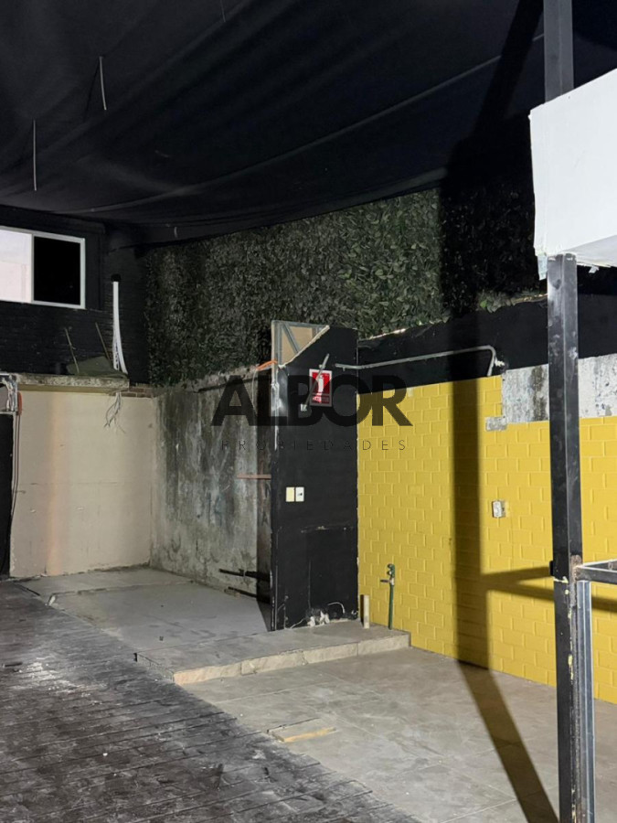 Local Comercial ID.1358 - Alquiler local comercial al frente 319 m² - Pocitos 
