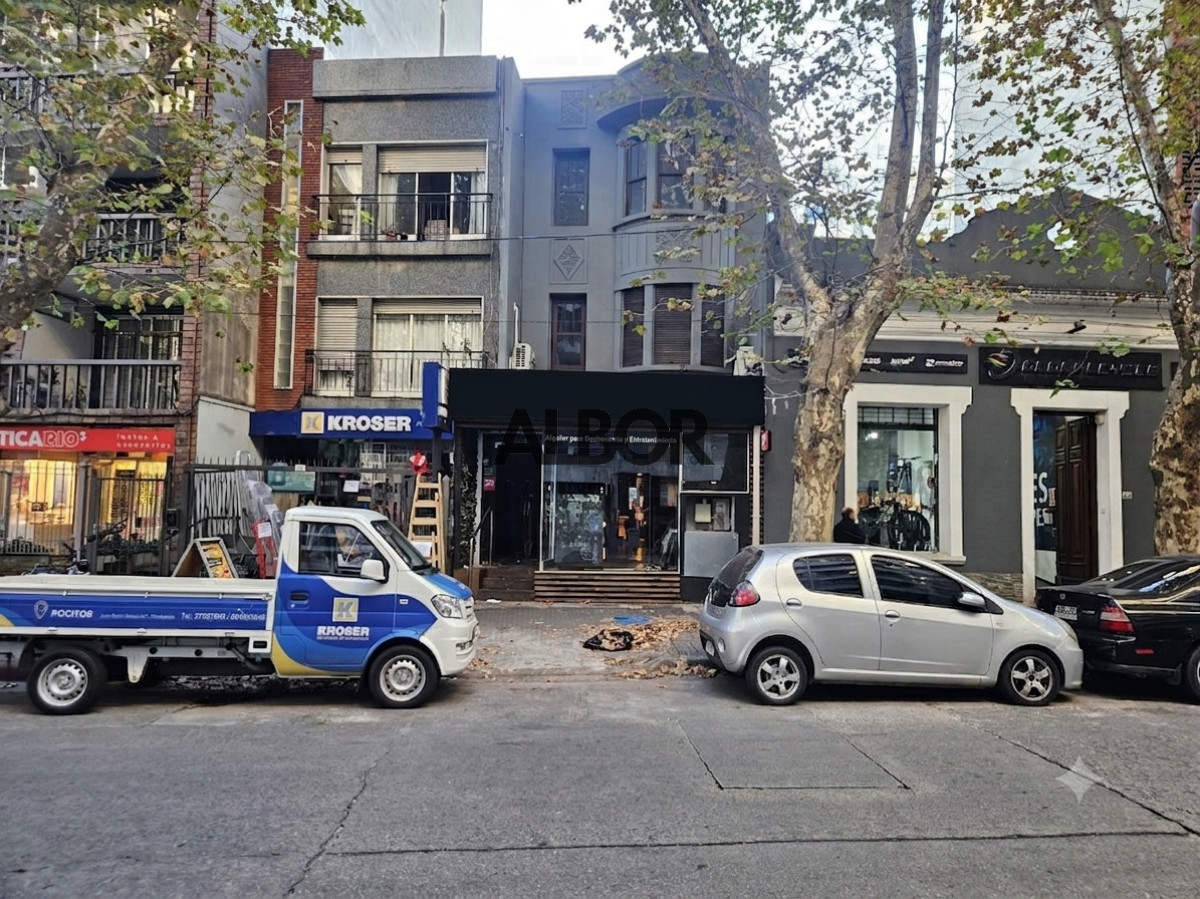 Local Comercial ID.1358 - Alquiler local comercial al frente 319 m² - Pocitos 