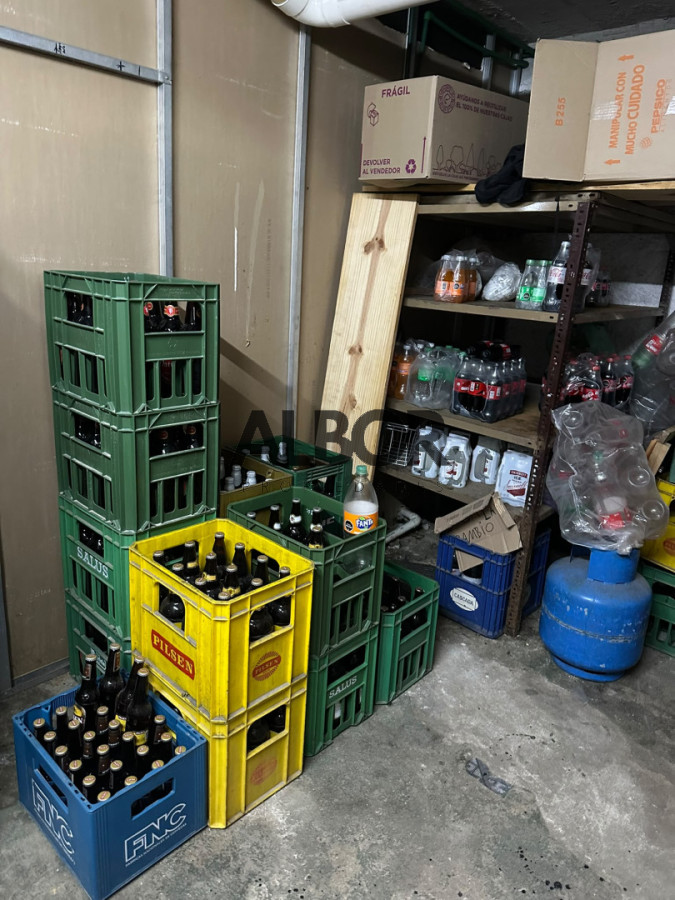 Local Comercial ID.1465 - Venta llave de negocio almacen 24 hs - buen fluido de clientela zona de alto transito