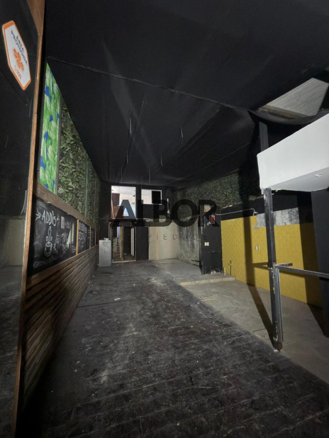 Local Comercial ID.1358 - Alquiler local comercial al frente 319 m² - Pocitos 