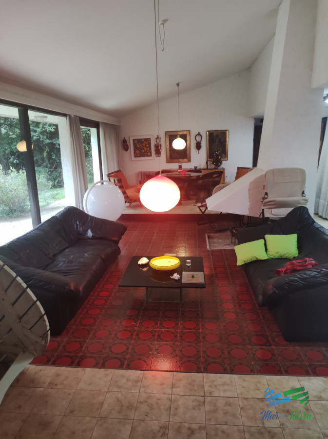 Casa ID.5269 - Casa en venta de 4 dormitorios en Av. del Mar, barrio Lugano, Punta del Este