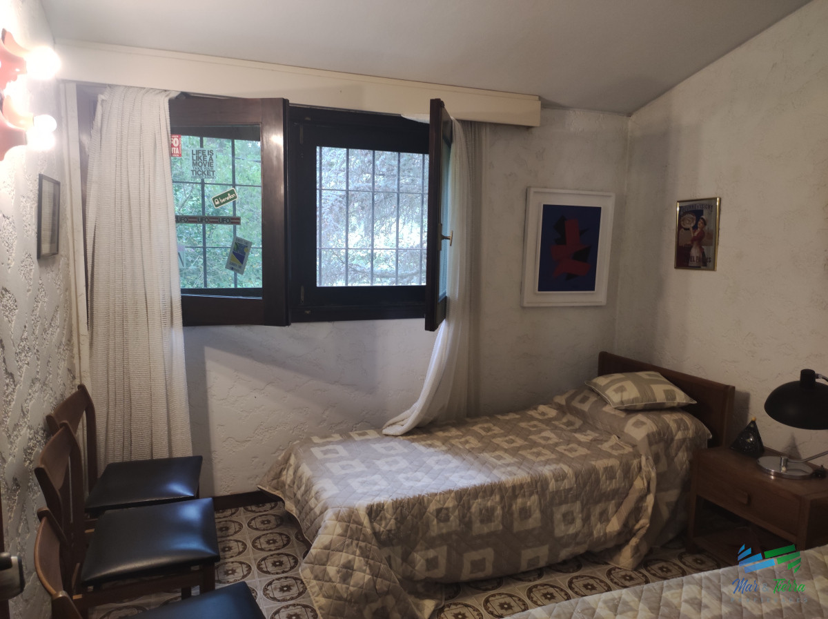 Casa ID.5269 - Casa en venta de 4 dormitorios en Av. del Mar, barrio Lugano, Punta del Este