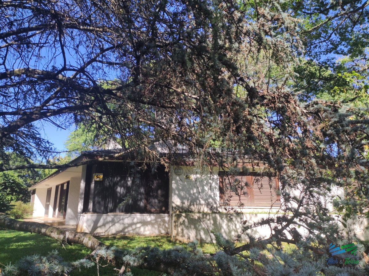 Casa ID.5269 - Casa en venta de 4 dormitorios en Av. del Mar, barrio Lugano, Punta del Este