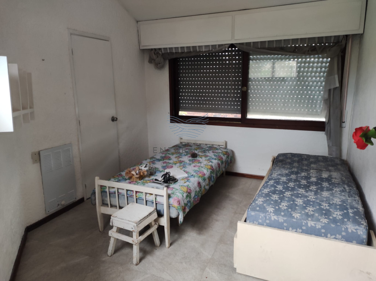 Casa ID.14 - Casa en alquiler anual sobre Av. Cordoba, Punta del Este