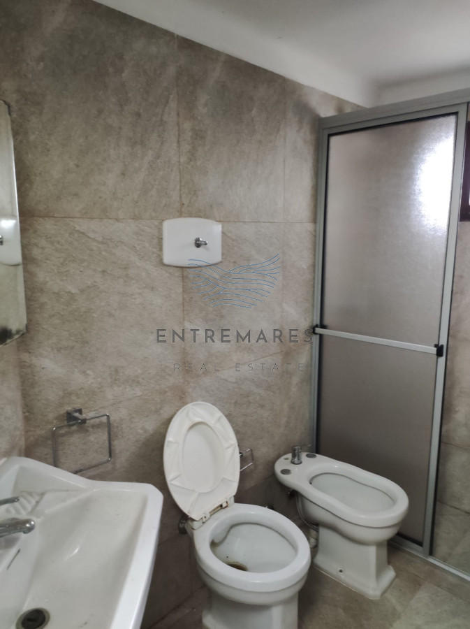Casa ID.14 - Casa en alquiler anual sobre Av. Cordoba, Punta del Este