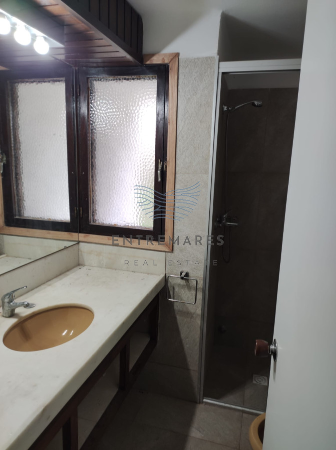 Casa ID.14 - Casa en alquiler anual sobre Av. Cordoba, Punta del Este