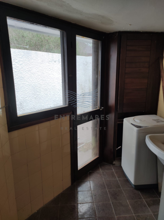 Casa ID.14 - Casa en alquiler anual sobre Av. Cordoba, Punta del Este