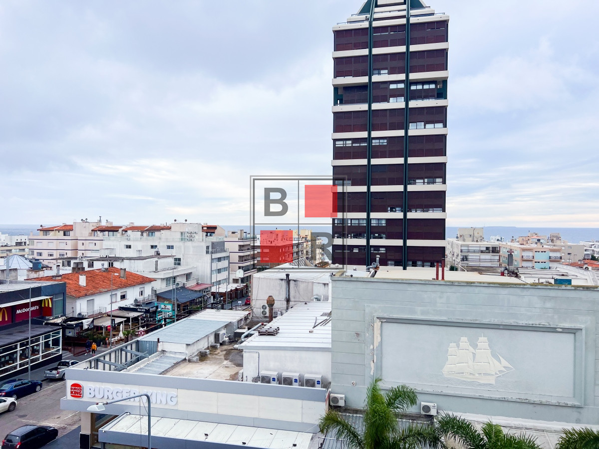 Apartamento ID.1184 - Lux Tower de 1 dorm 1 baño en venta 