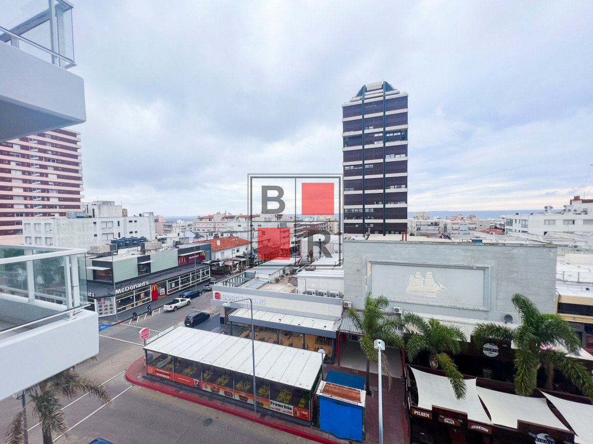 Apartamento ID.1184 - Lux Tower de 1 dorm 1 baño en venta 