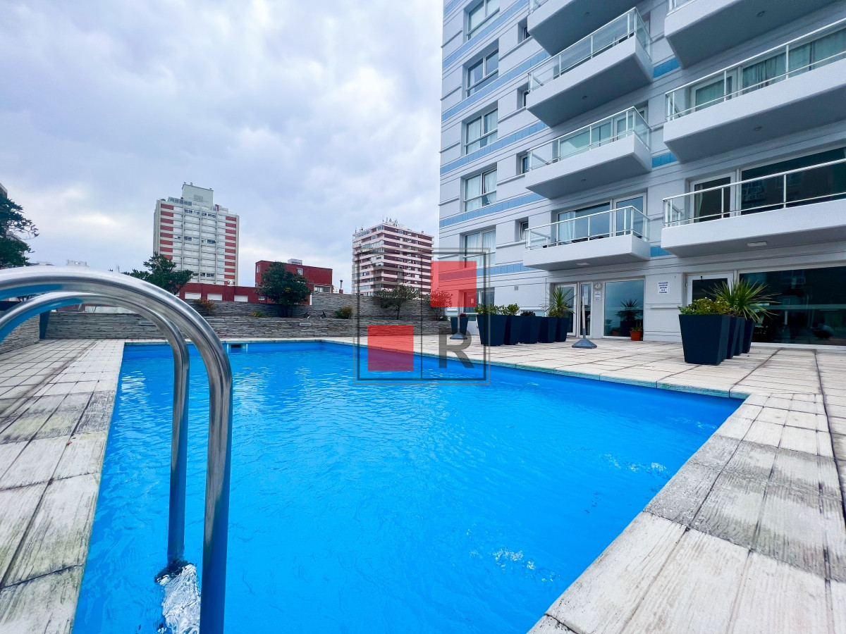 Apartamento ID.1183 - Lux Tower 1 dorm 1 baño en venta - OPORTUNIDAD!