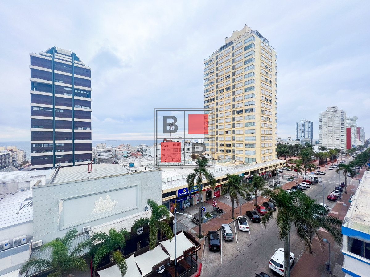 Apartamento ID.1183 - Lux Tower 1 dorm 1 baño en venta - OPORTUNIDAD!