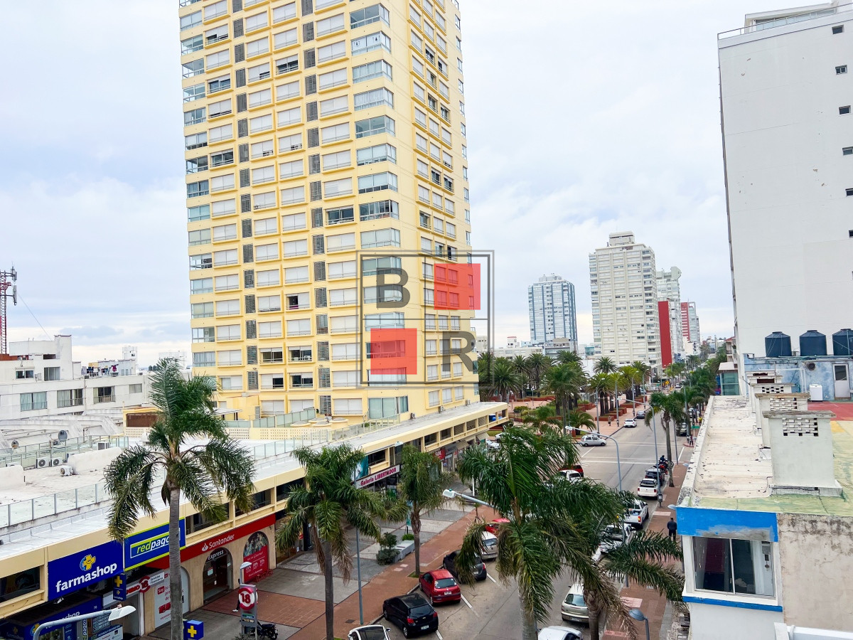 Apartamento ID.1184 - Lux Tower de 1 dorm 1 baño en venta 