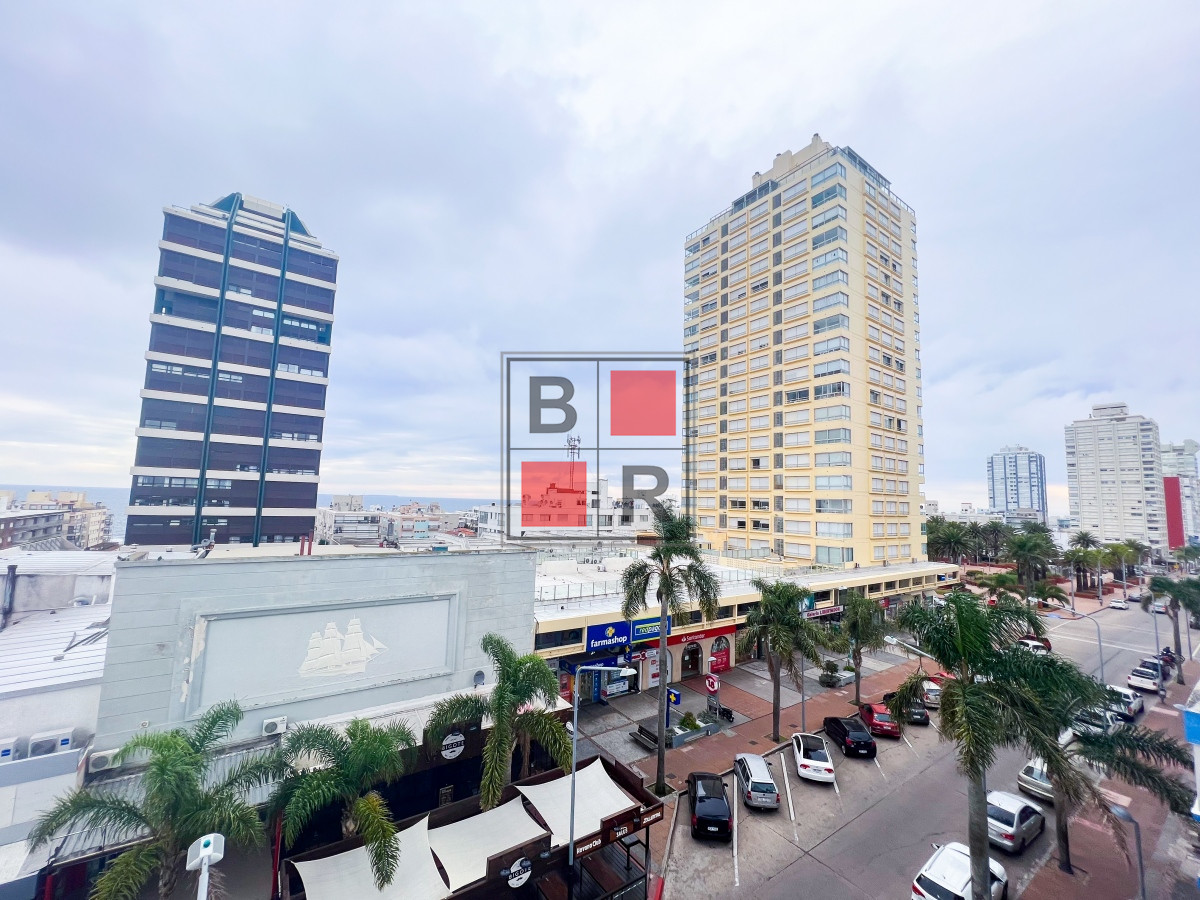 Apartamento ID.1184 - Lux Tower de 1 dorm 1 baño en venta 