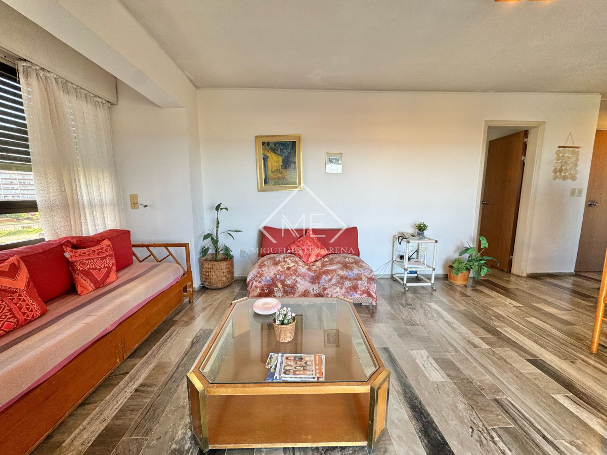 Apartamento ID.805 - Venta de 2 dormitorios y terraza frente al mar
