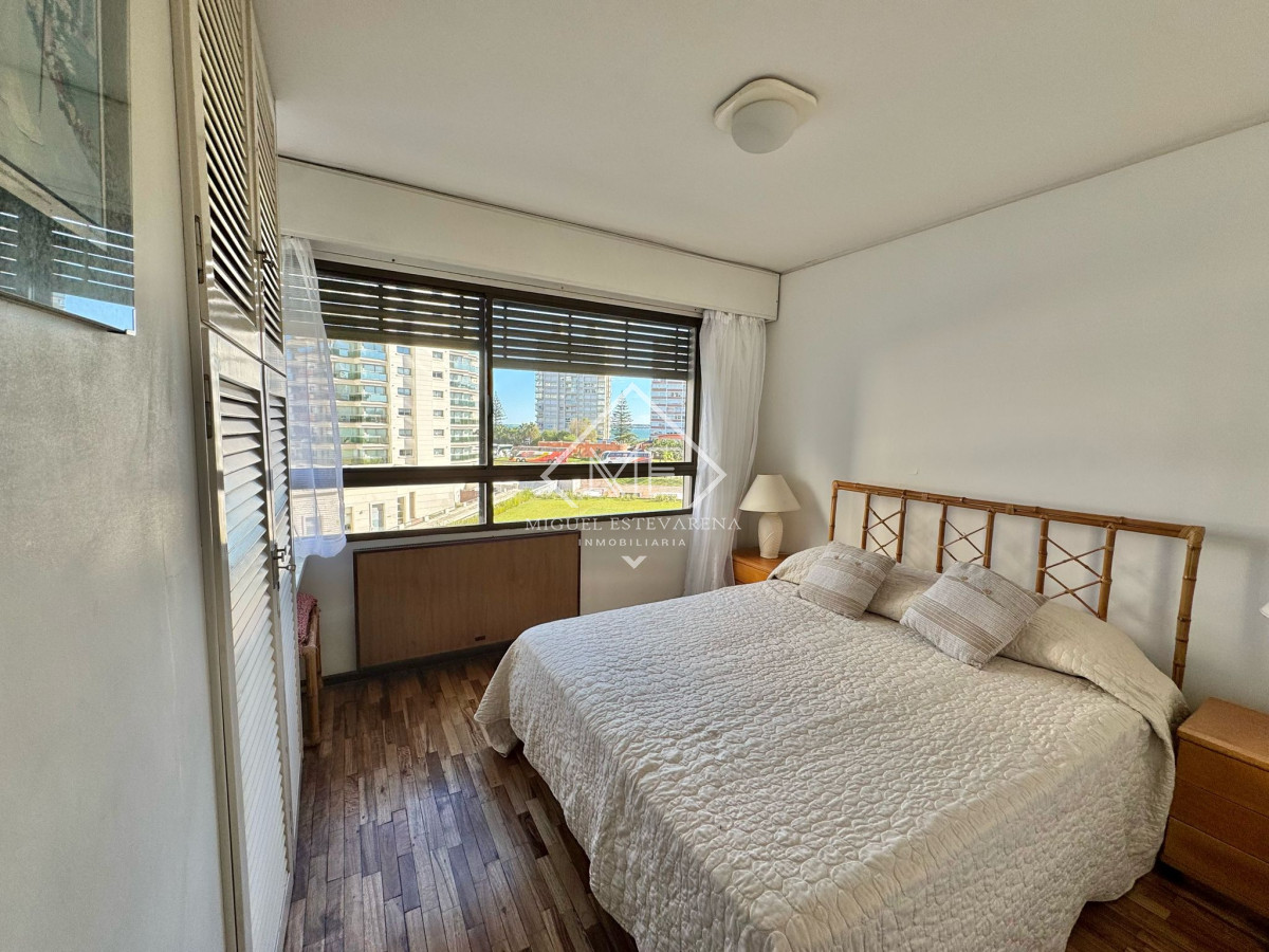 Apartamento ID.805 - Venta de 2 dormitorios y terraza frente al mar