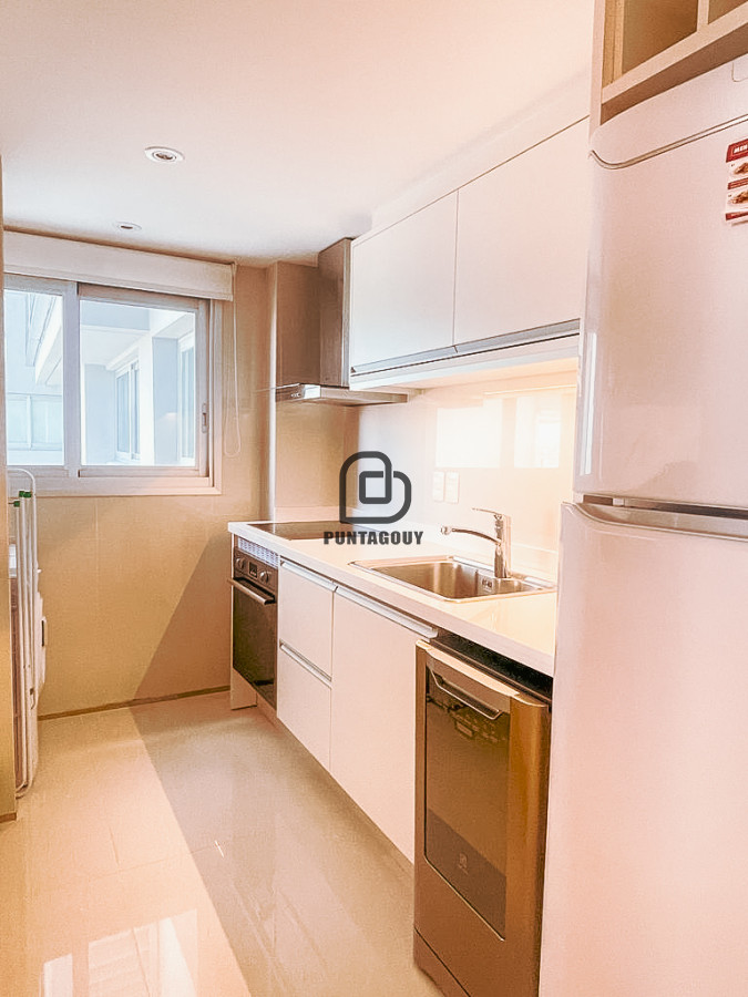 Apartamento ID.1482 - venta en playa Mansa  2 dormitorios,  2 baños y parrillero propio 
