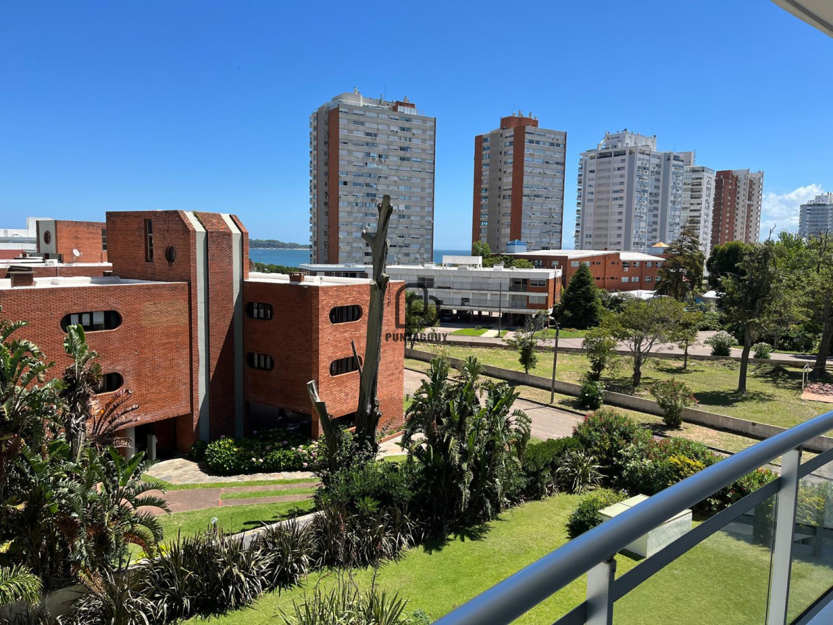 Apartamento ID.1538 - 2 dormitorios, 2 baños mas dependencia de servicio  en alquiler vacacional