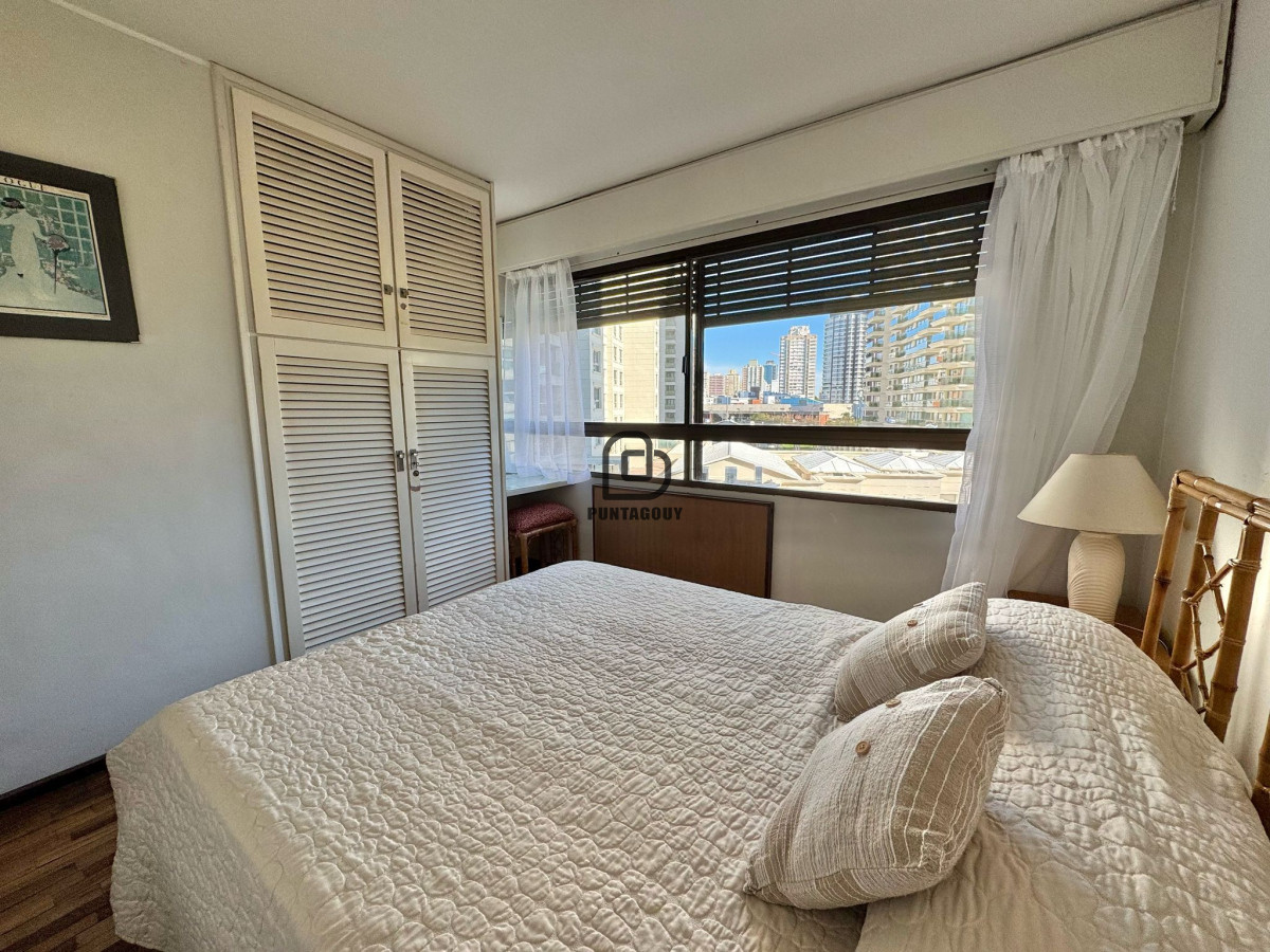 Apartamento ID.1759 - Venta de 2 dormitorios y terraza frente al mar