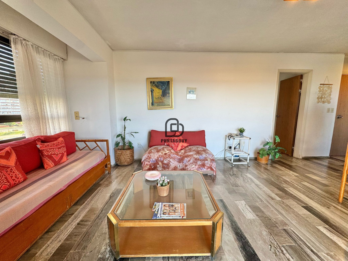 Apartamento ID.1759 - Venta de 2 dormitorios y terraza frente al mar