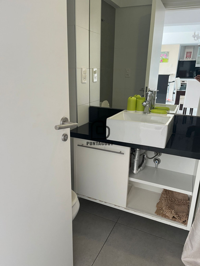 Apartamento ID.1718 - Alquiler anual  2 dormitorios , Peninsula