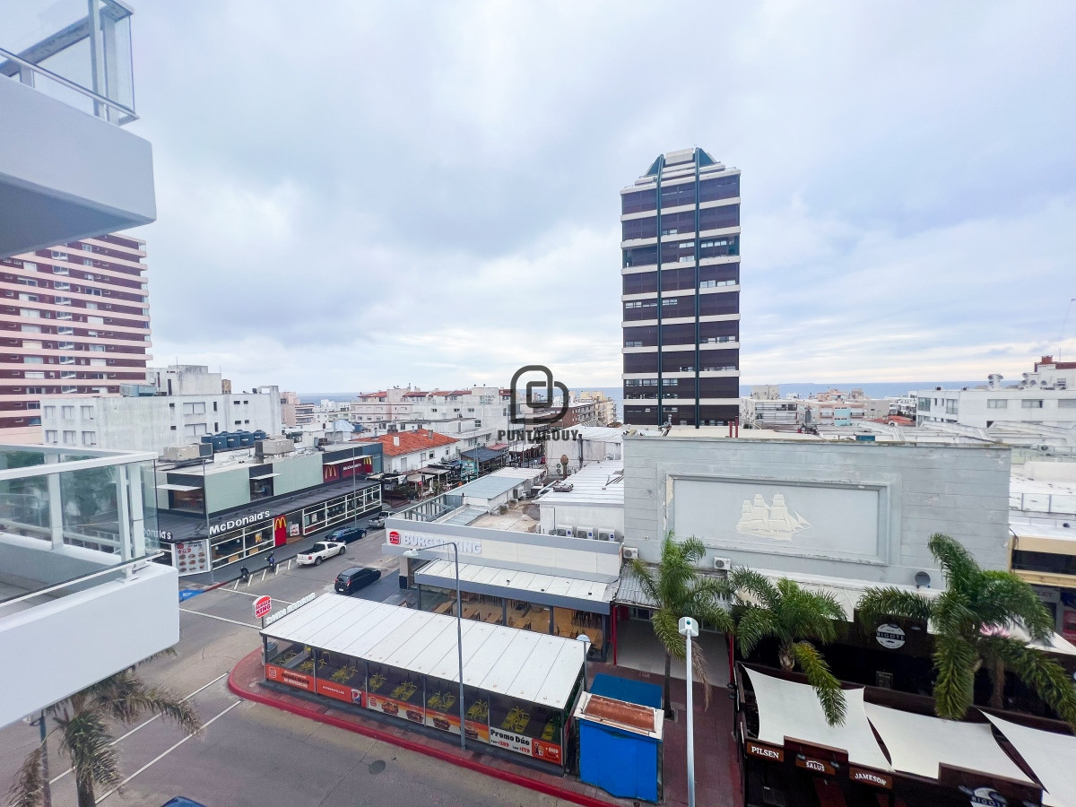 Apartamento ID.1486 - Lux Tower de 1 dorm 1 baño en venta 