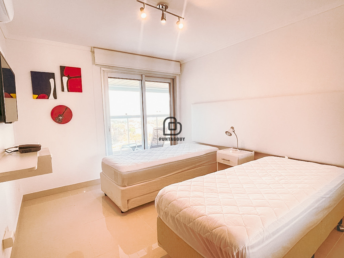 Apartamento ID.1482 - venta en playa Mansa  2 dormitorios,  2 baños y parrillero propio 
