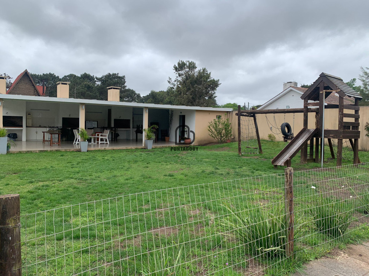 Apartamento ID.1473 - Apartamento de 2 dormitorios,  2 baños y cochera doble 