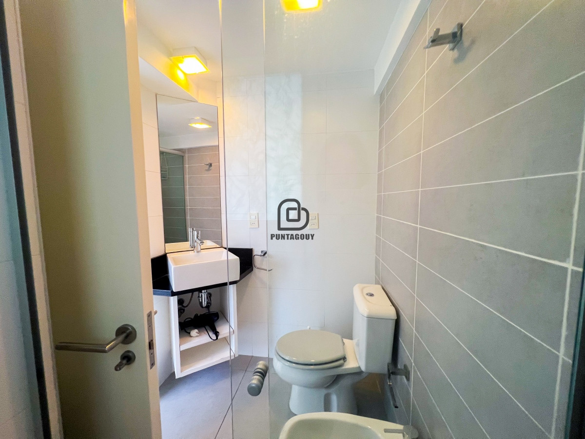 Apartamento ID.1485 - Lux Tower 1 dorm 1 baño en venta - OPORTUNIDAD!