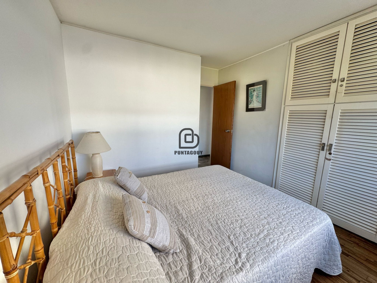 Apartamento ID.1759 - Venta de 2 dormitorios y terraza frente al mar