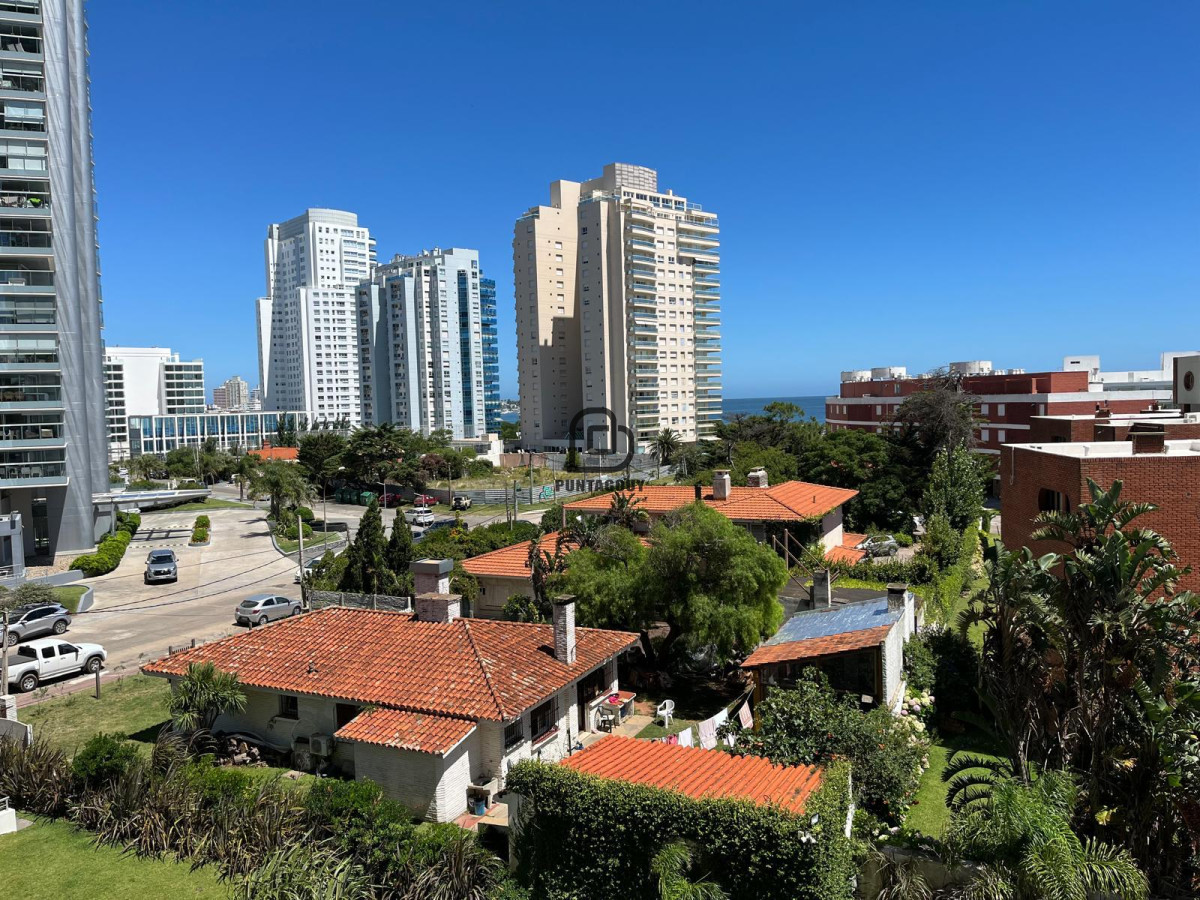 Apartamento ID.1538 - 2 dormitorios, 2 baños mas dependencia de servicio  en alquiler vacacional