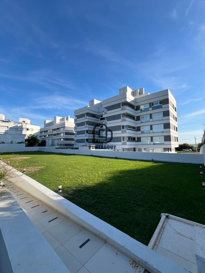 Apartamento ID.1716 - venta 2 dormitorios, primera linea al mar