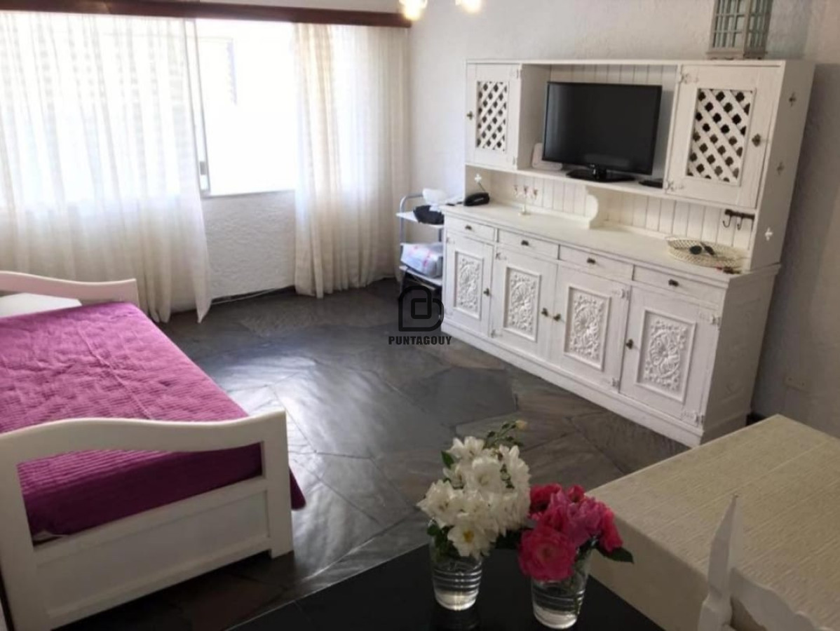 Apartamento ID.1589 - VENTA apartamento frente al mar, playa Mansa  Punta del Este