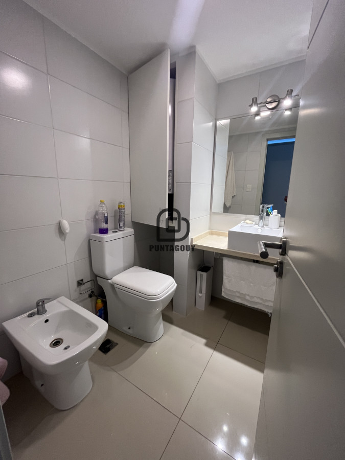 Apartamento ID.1515 - Apartamento en edificio Moon - inversión versátil con potencial de renta en Punta del Este