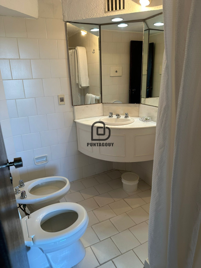 Apartamento ID.1750 - venta zona Cantegril de 2 dormitorios