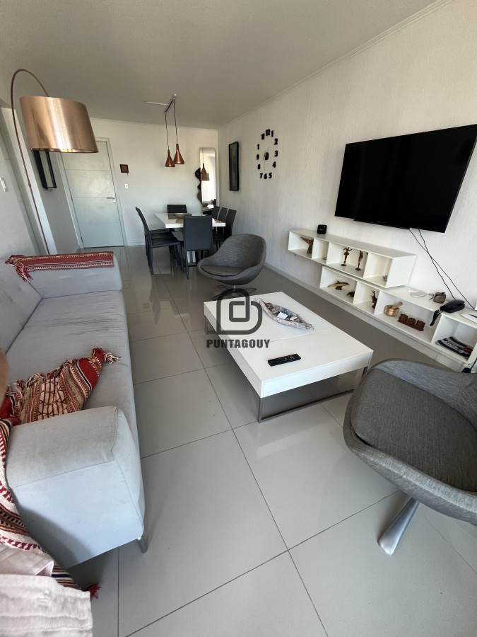 Apartamento ID.1515 - Apartamento en edificio Moon - inversión versátil con potencial de renta en Punta del Este
