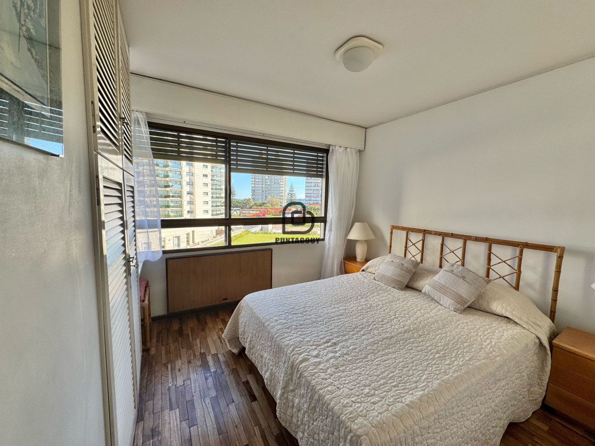 Apartamento ID.1759 - Venta de 2 dormitorios y terraza frente al mar