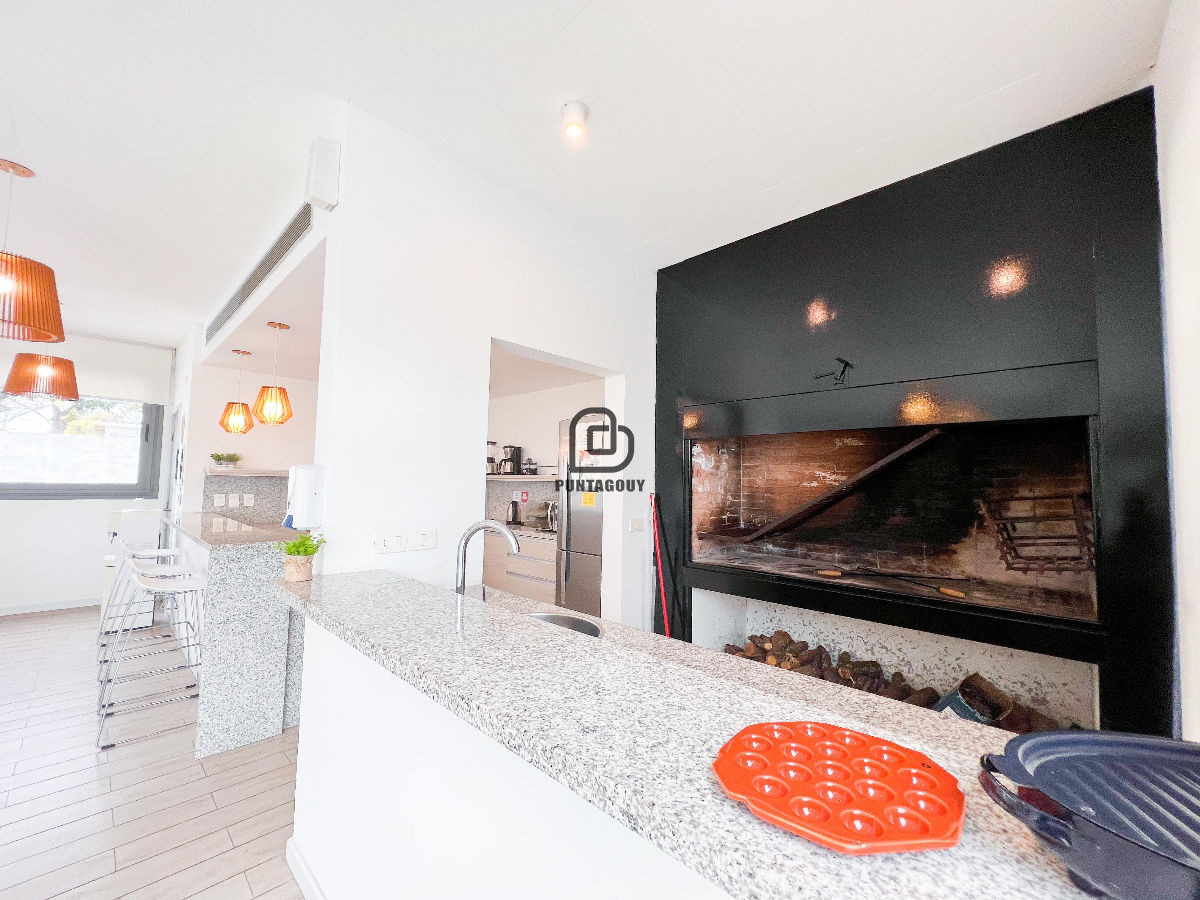 Apartamento ID.1495 - Alexander Boulevard de 2 dorm 2 baños en venta 