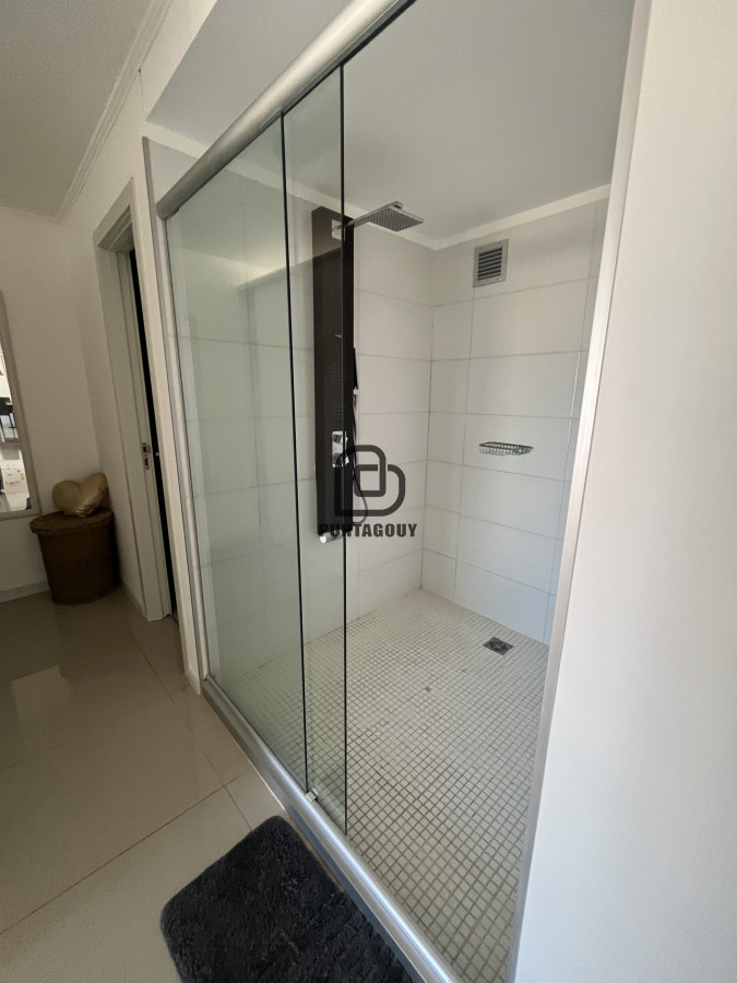 Apartamento ID.1515 - Apartamento en edificio Moon - inversión versátil con potencial de renta en Punta del Este