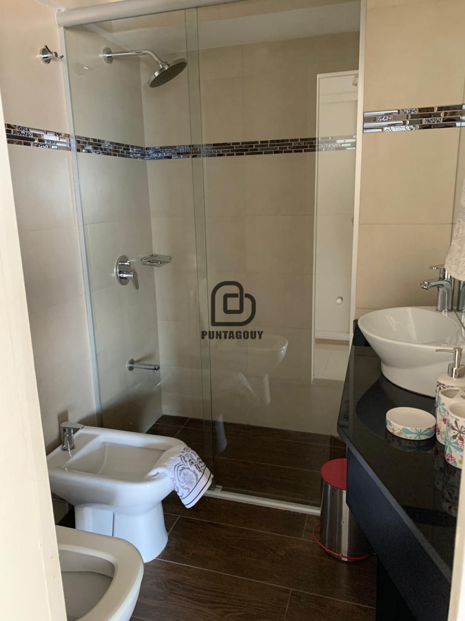 Apartamento ID.1437 - VENTA Y ALQUILER. Peninsula 3 dormitorios + serv.