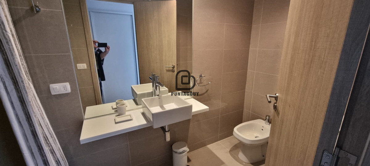 Apartamento ID.1540 - 1 dormitorio y  2 baños en venta 