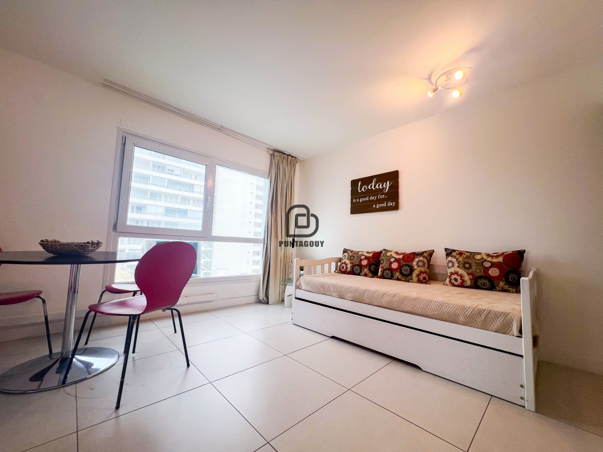 Apartamento ID.1486 - Lux Tower de 1 dorm 1 baño en venta 