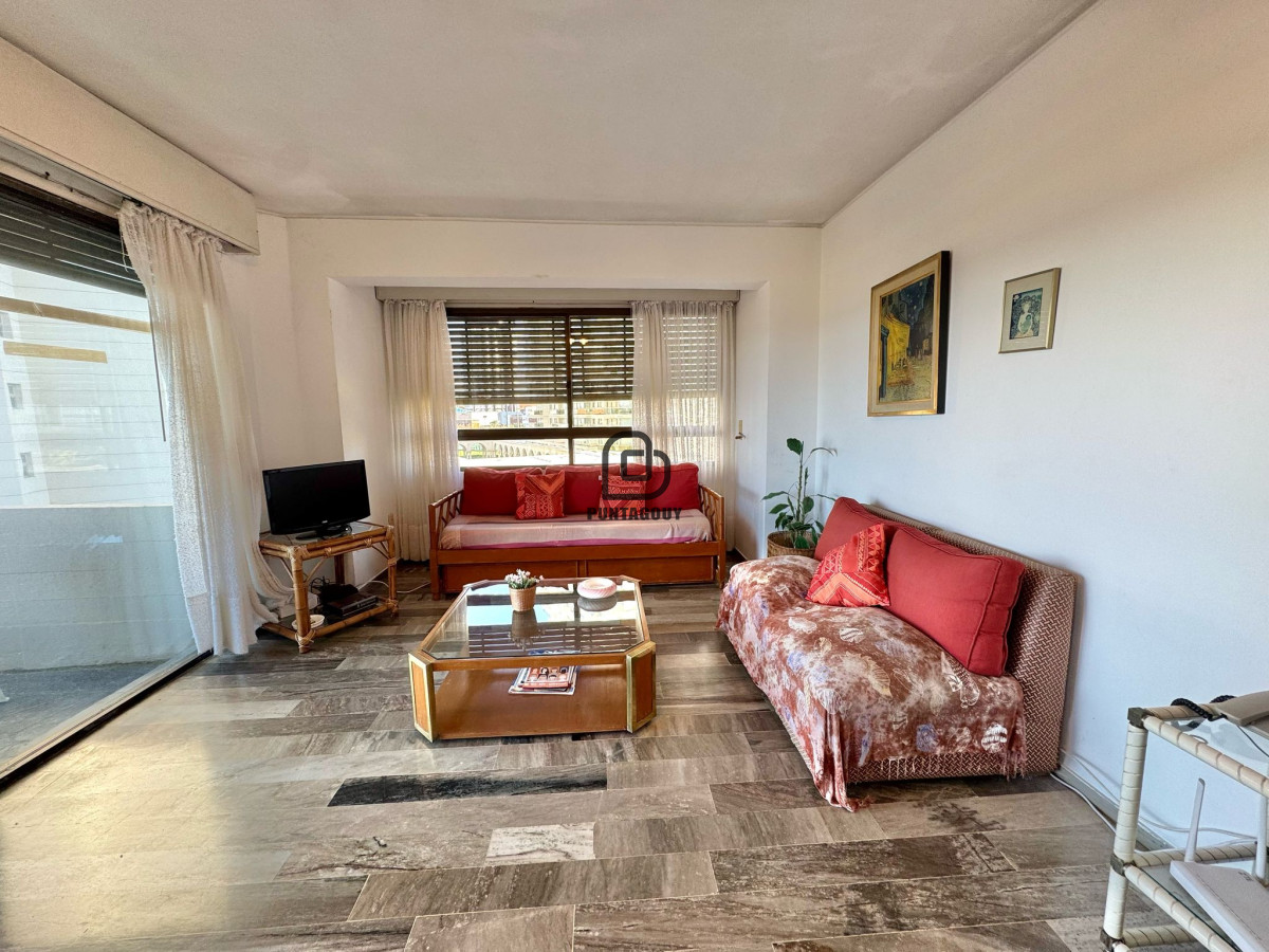 Apartamento ID.1759 - Venta de 2 dormitorios y terraza frente al mar