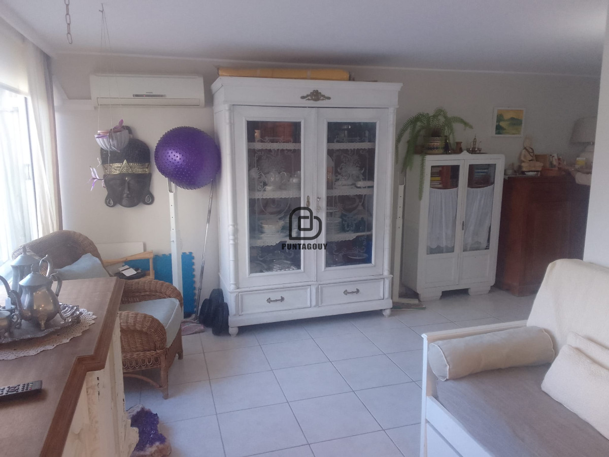 Apartamento ID.268 - VENTA 2 DORMITOIOS Y GARAGE Peninsula Punta del Este