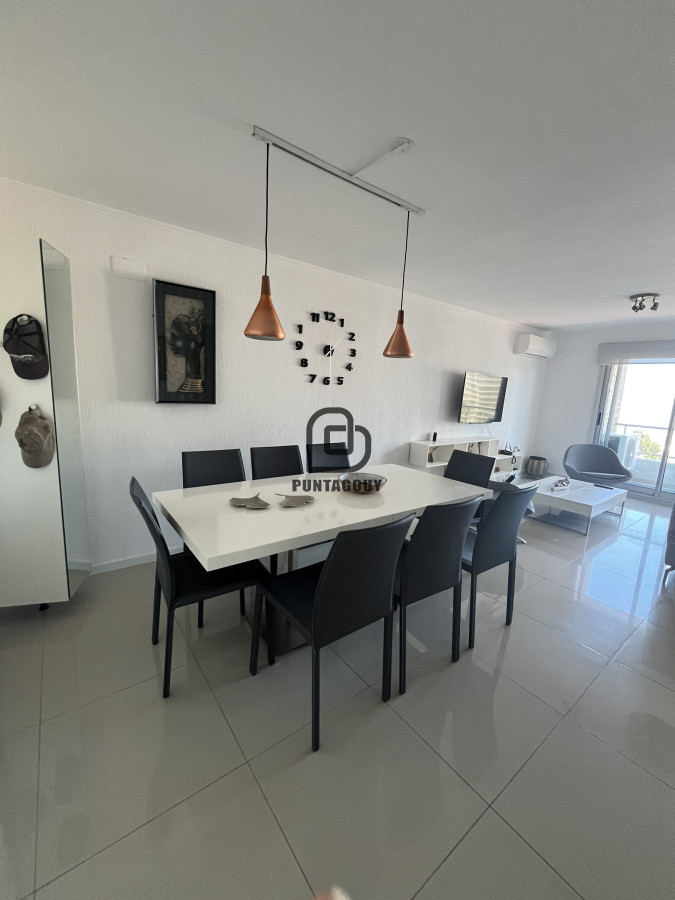 Apartamento ID.1515 - Apartamento en edificio Moon - inversión versátil con potencial de renta en Punta del Este
