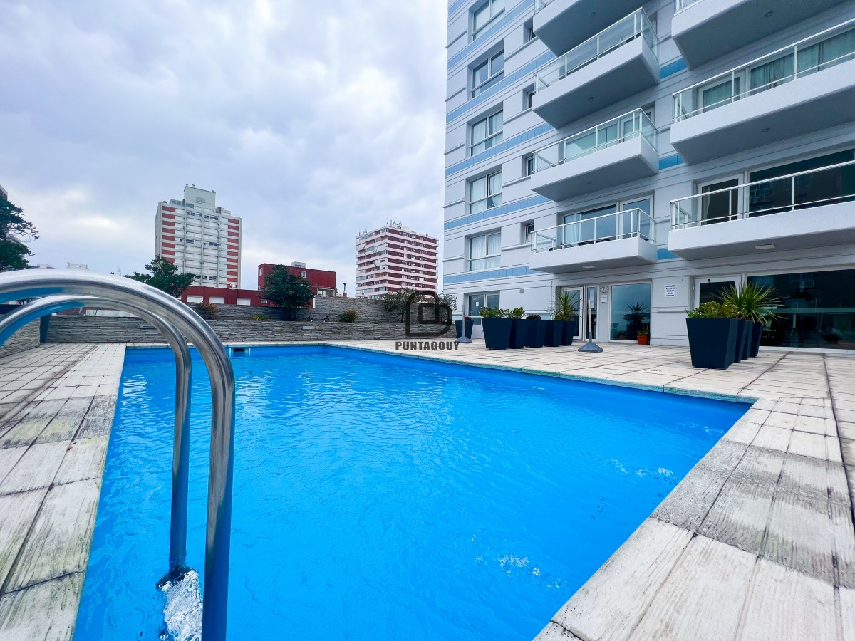 Apartamento ID.1486 - Lux Tower de 1 dorm 1 baño en venta 