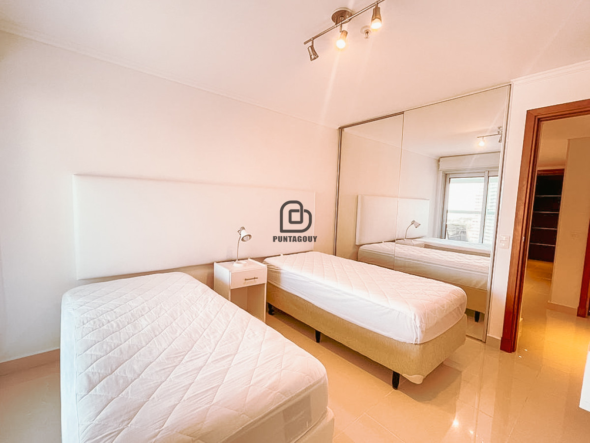 Apartamento ID.1482 - venta en playa Mansa  2 dormitorios,  2 baños y parrillero propio 