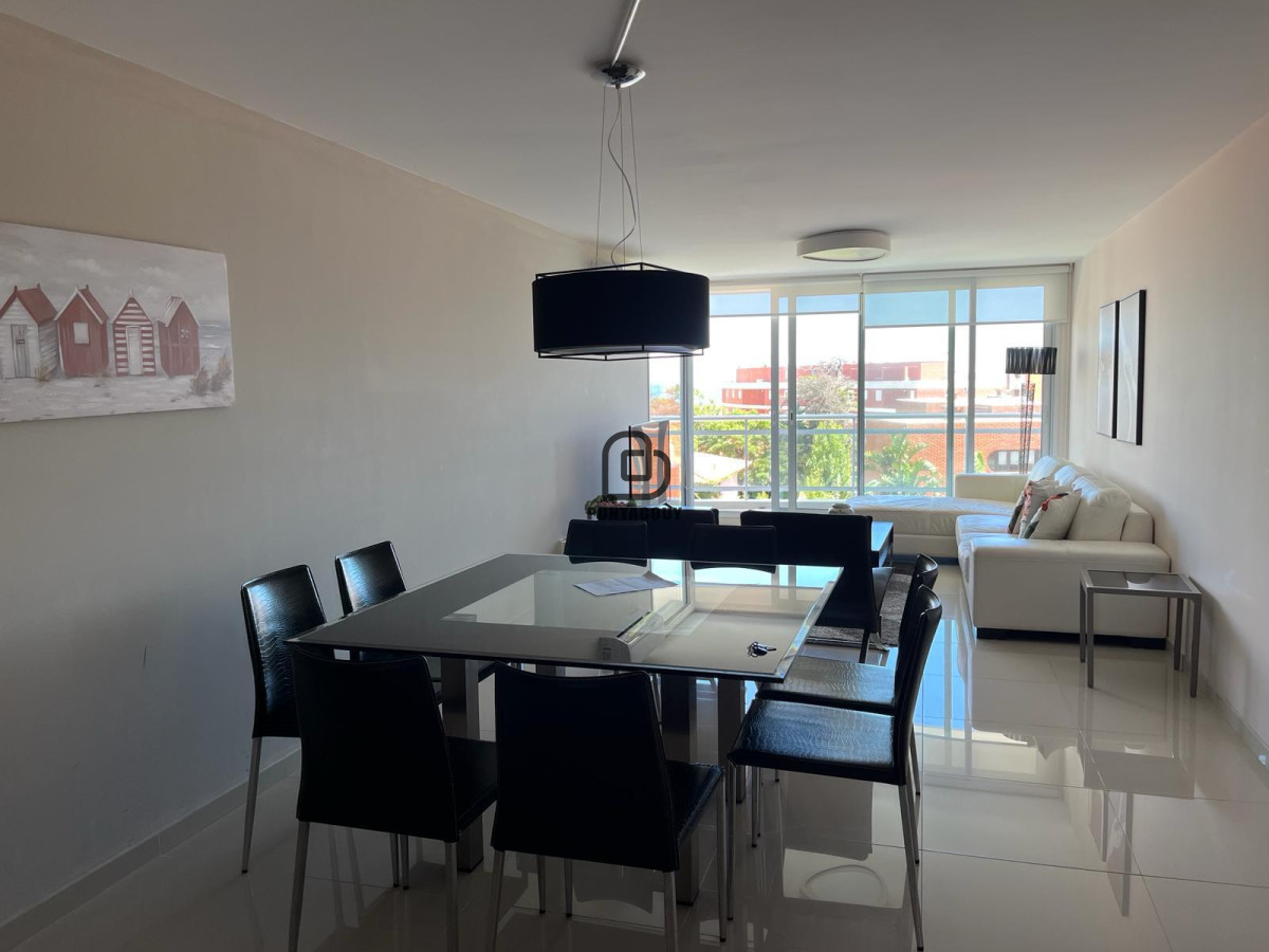 Apartamento ID.1538 - 2 dormitorios, 2 baños mas dependencia de servicio  en alquiler vacacional